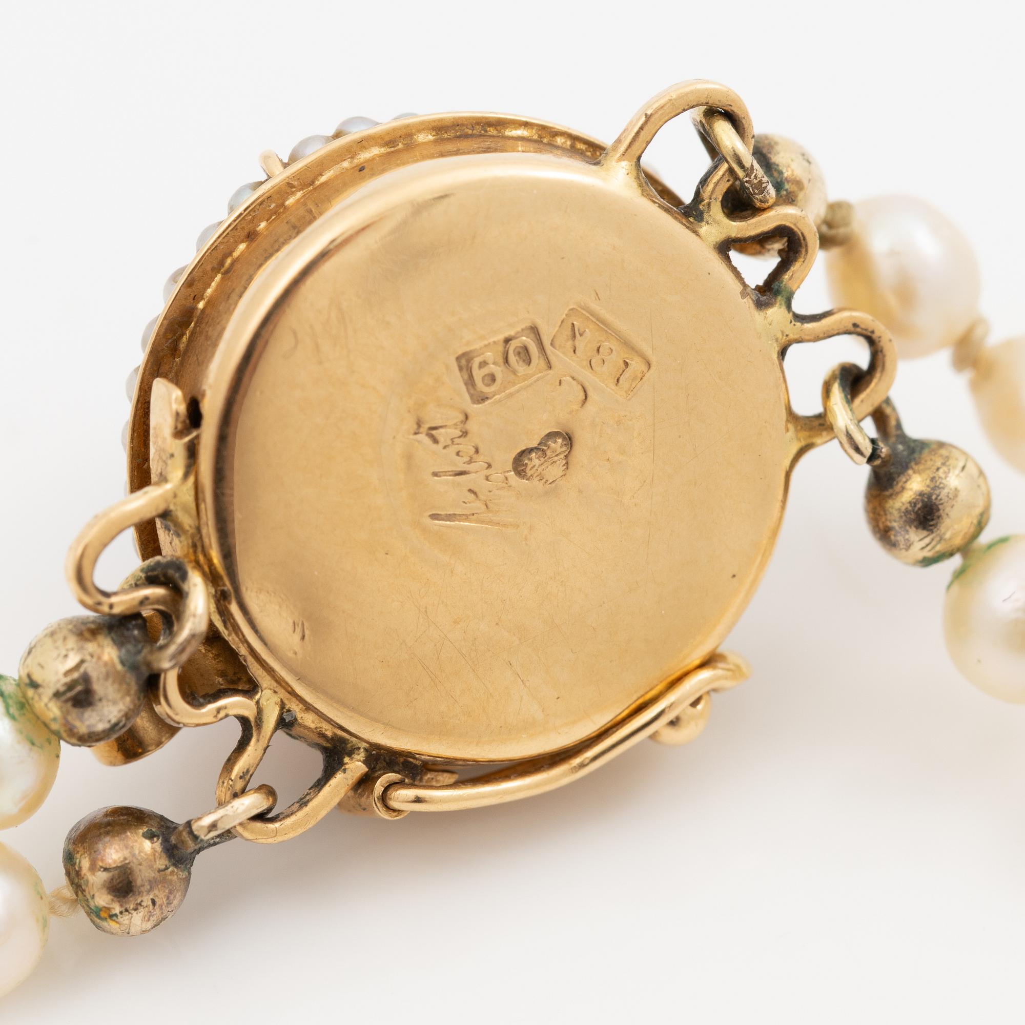 Cultured pearl necklace, double-strand with graduated pearls, Stigbert 18K gold clasp set with a cabochon-cut amethyst.