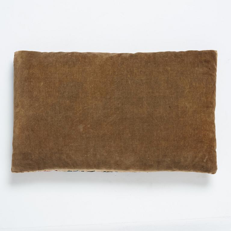 A TAPESTRY, FRAGMENT, tapestry weave, ca 36,5 x 59,5 cm, probably France around 1700.