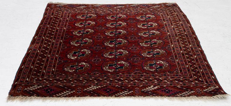 Tekke rug, approx. 127 x 102 cm.