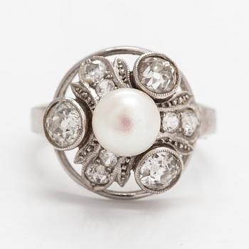 A platinumr ring with diamonds ca. 1.65 ct in total and a cultured pearl. Westerback, Helsinki.