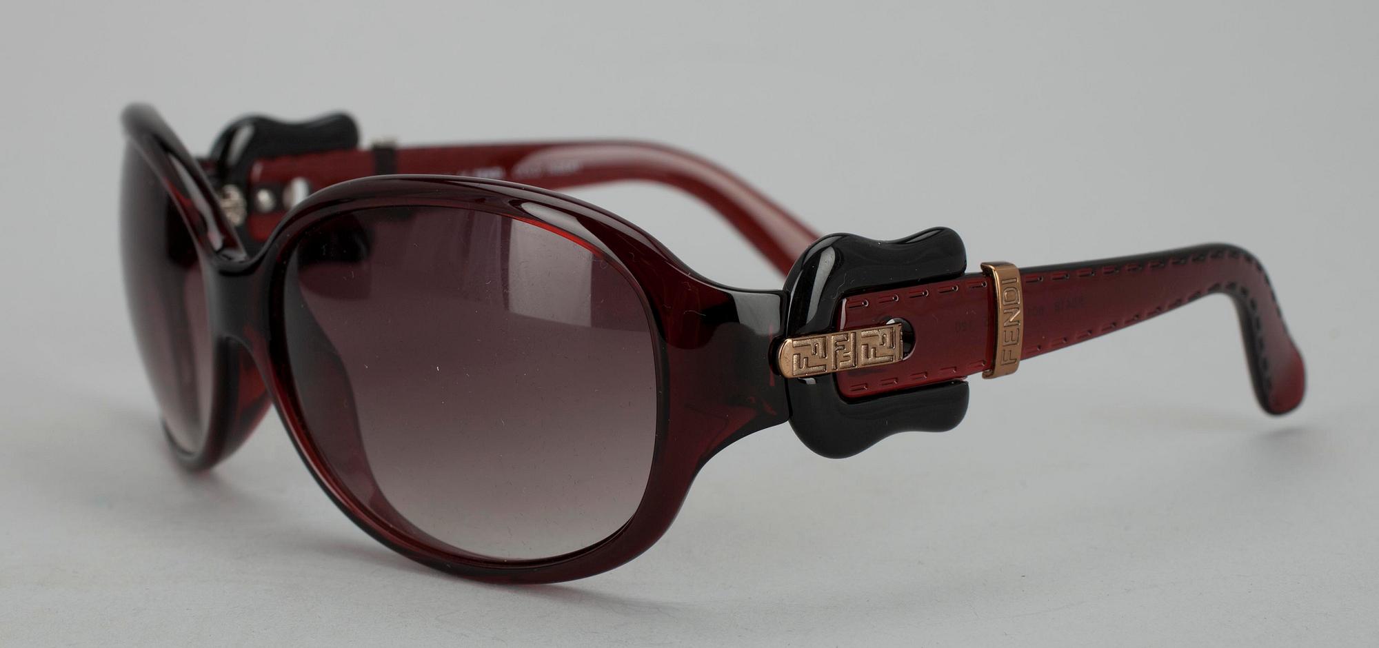 SOLGLASÖGON, Fendi.