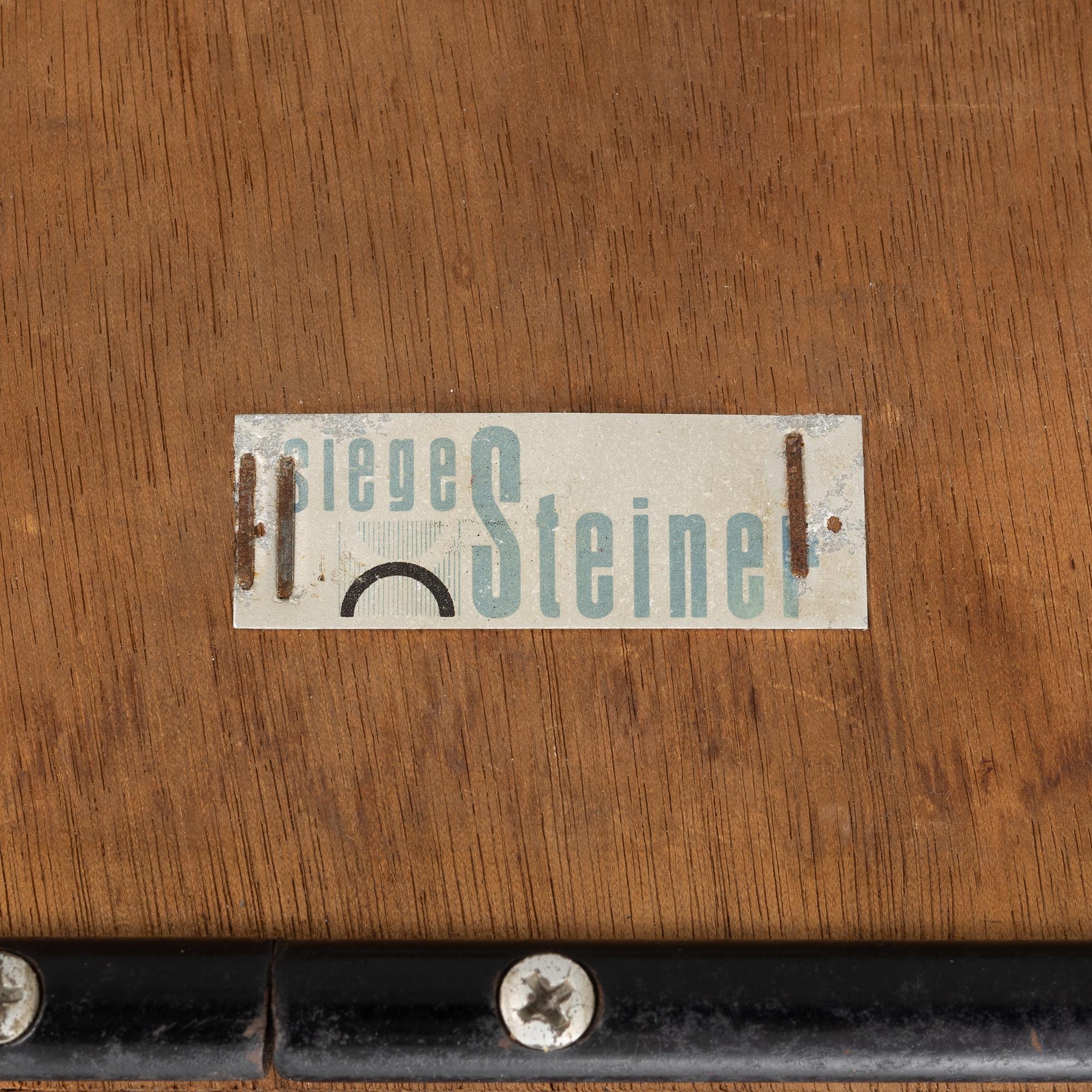 Pierre Guariche, a table and a chair, Siège Steiner.