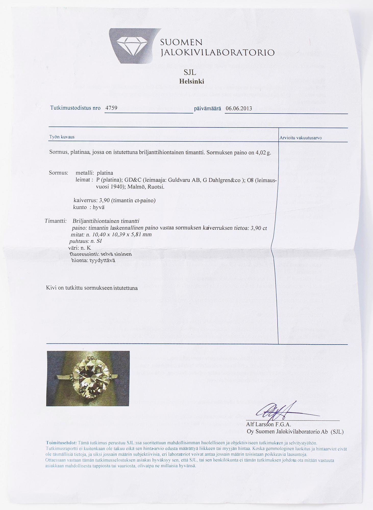 Sormus, platinaa ja briljanttihiottu timantti.