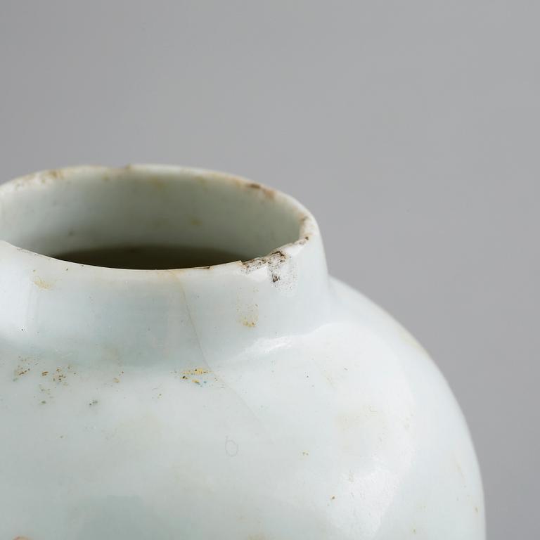 Three chinese vases, 18th century.