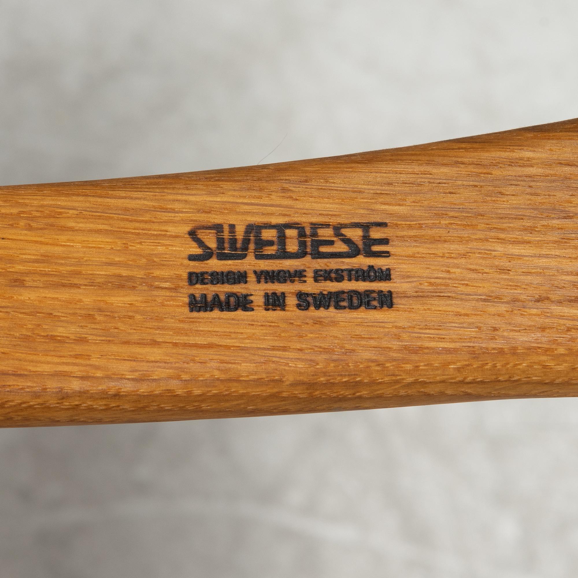 Yngve Ekström, fåtölj med fotpall, "Lamino", Swedese, 2002.