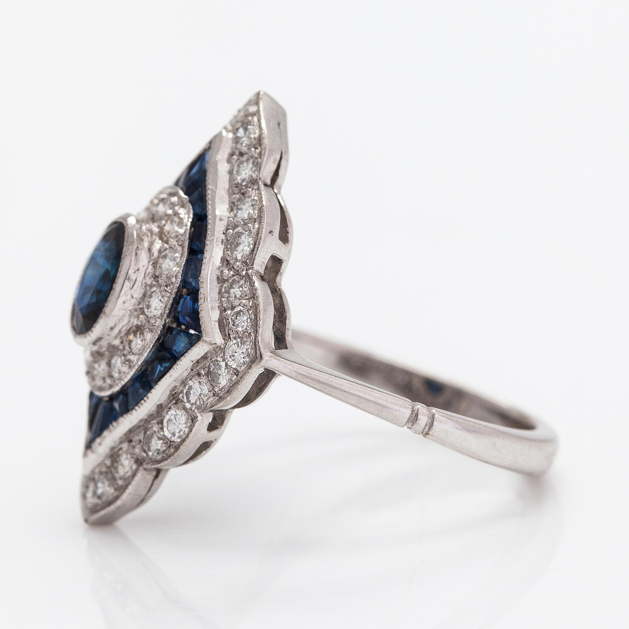 Ring, 18K vitguld, diamanter ca 0.60 ct totalt och safirer.