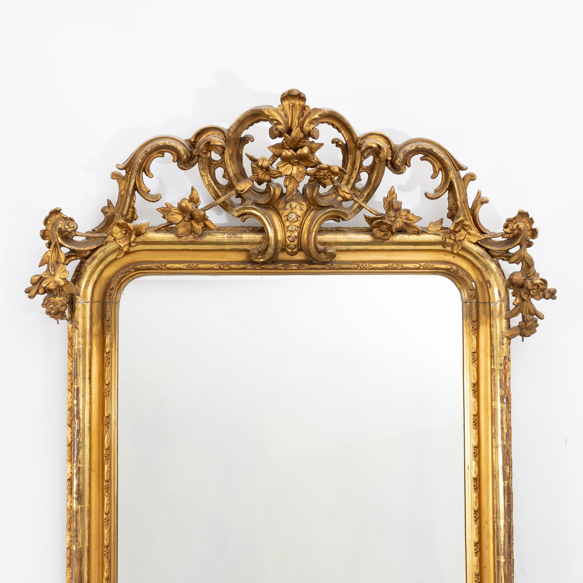 Mirror with console table, Rococo-revival, circa mid-19th century.
