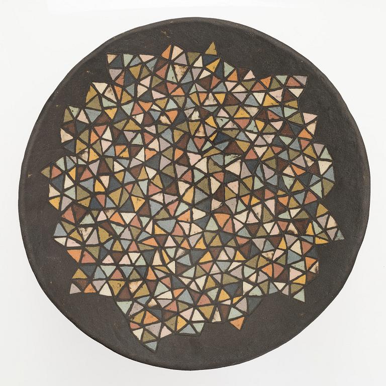 Inkeri Leivo, skål, "En bit av harlekinskjortan", keramik, signerad Inkeri Leivo.