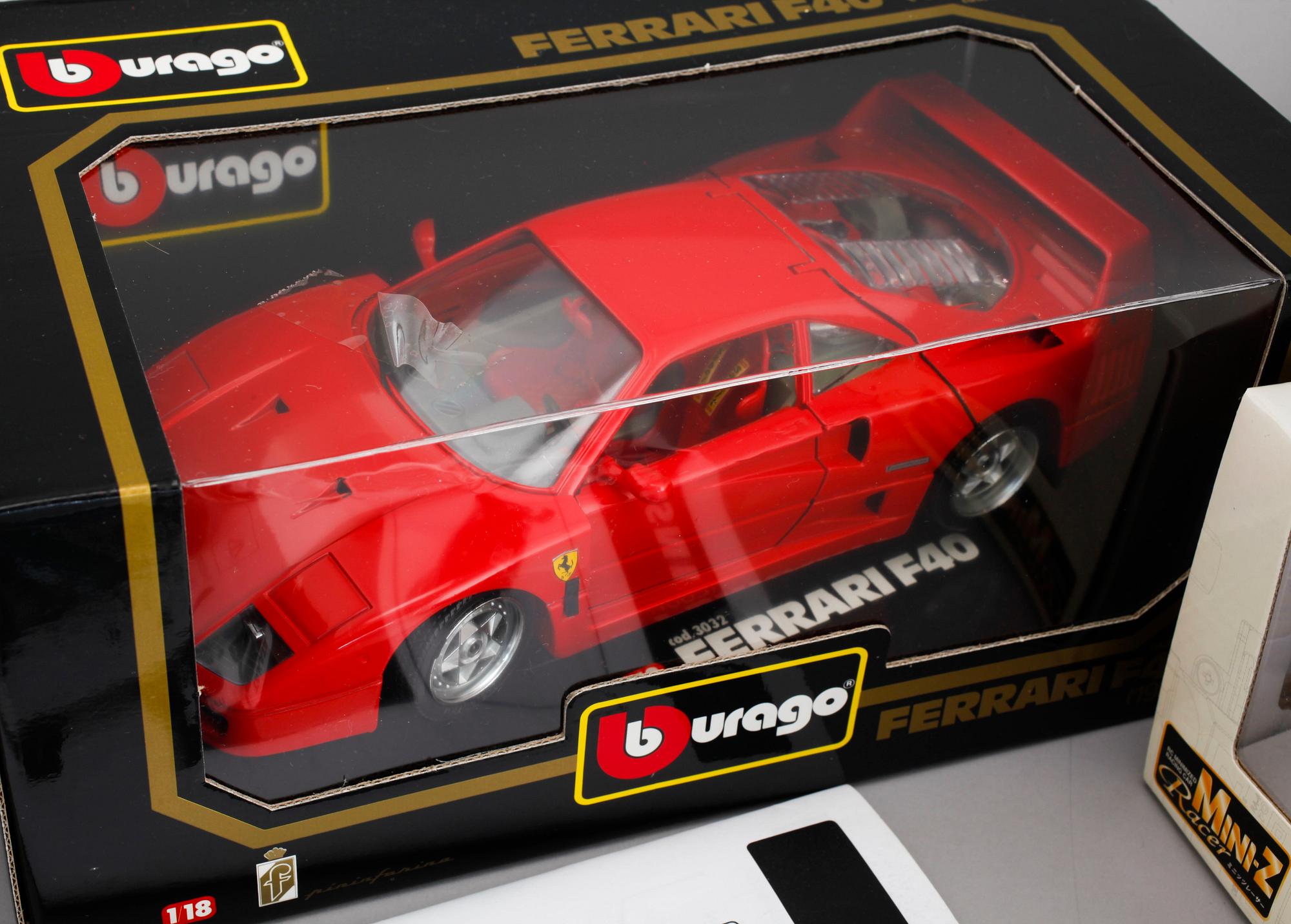 LEKSAKSBILAR, 7 delar, bl.a Kyosho radiostyrd Ferrari, 1900-talets andra hälft.