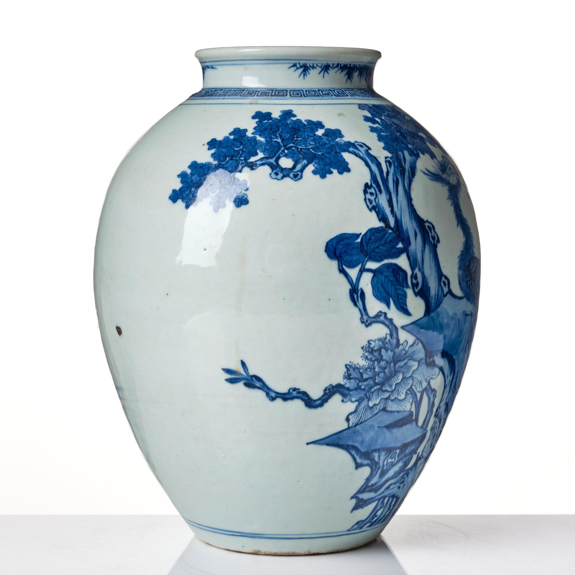A blue and white jar, Qing dynasty, 19th Century.