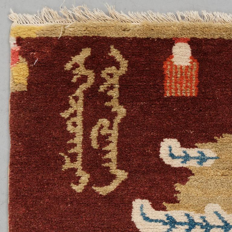 Matto, a pillar rug, a semi-antique/an old Chinese, ca 195 x 92,5-93 cm.