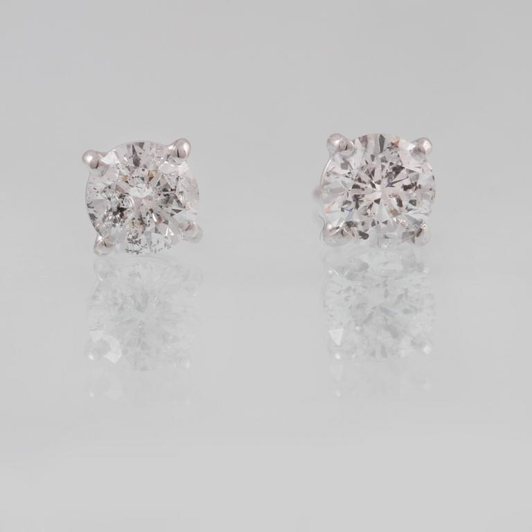 ÖRHÄNGEN, 18K vitguld med briljantslipade diamanter ca 1.09 ct. Vikt 1,7 gram.
