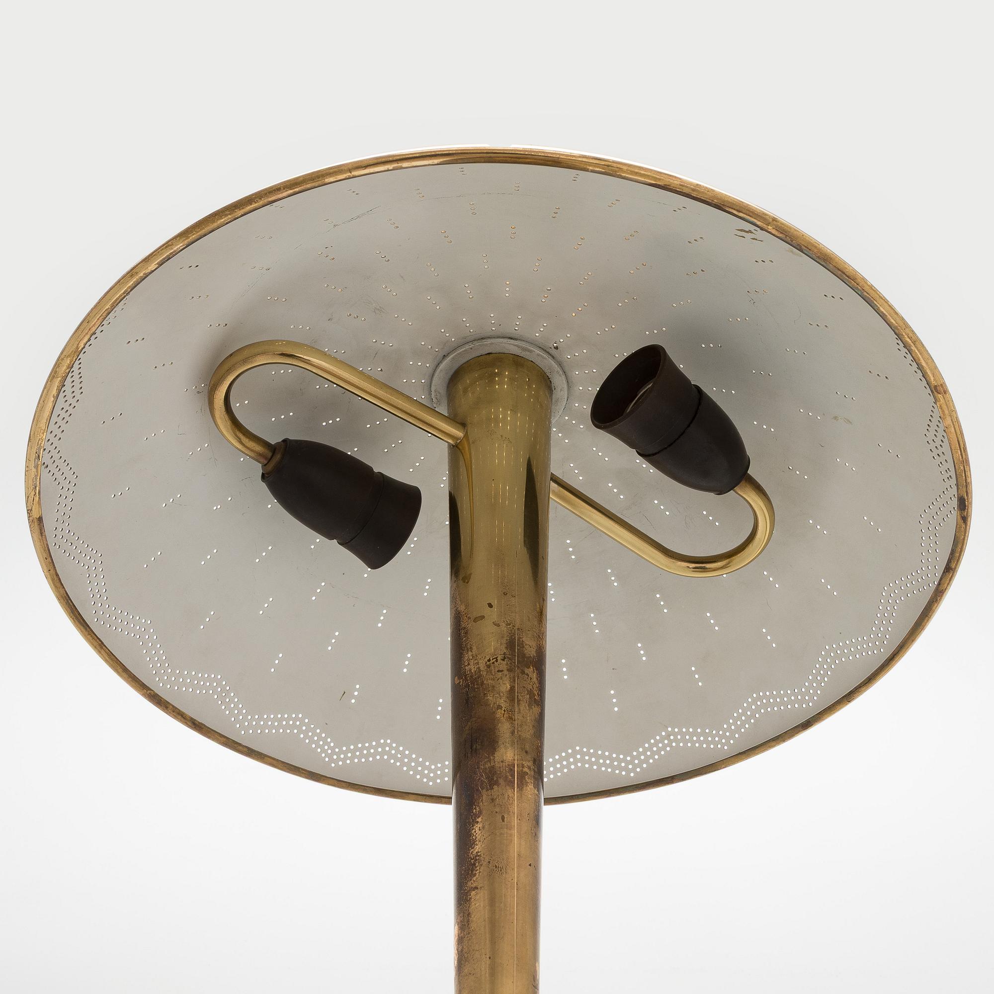 Paavo Tynell, A mid-20th century '5061' table lamp for Taito Finland.