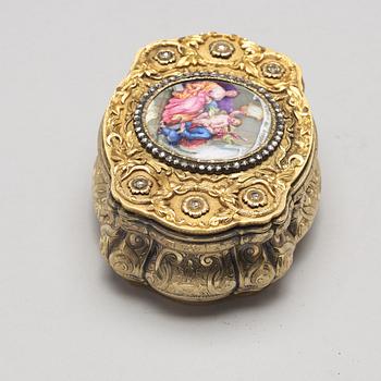 A Swiss mid 19th century 14ct. gold box.