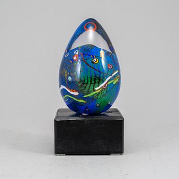 A J-E Reitzman glass sculpture of an Egg, Transjö, Sweden, 20th Century.