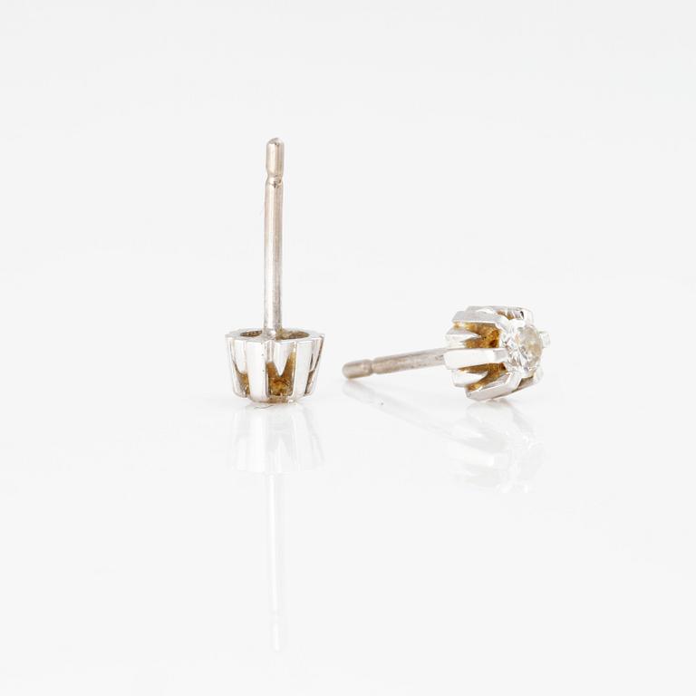 ÖRHÄNGEN, ett par med briljantslipade diamanter ca 0.20 ct.