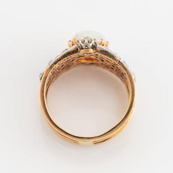 An 18K gold and platinum ring set with an opal and old- och rose-cut diamonds.