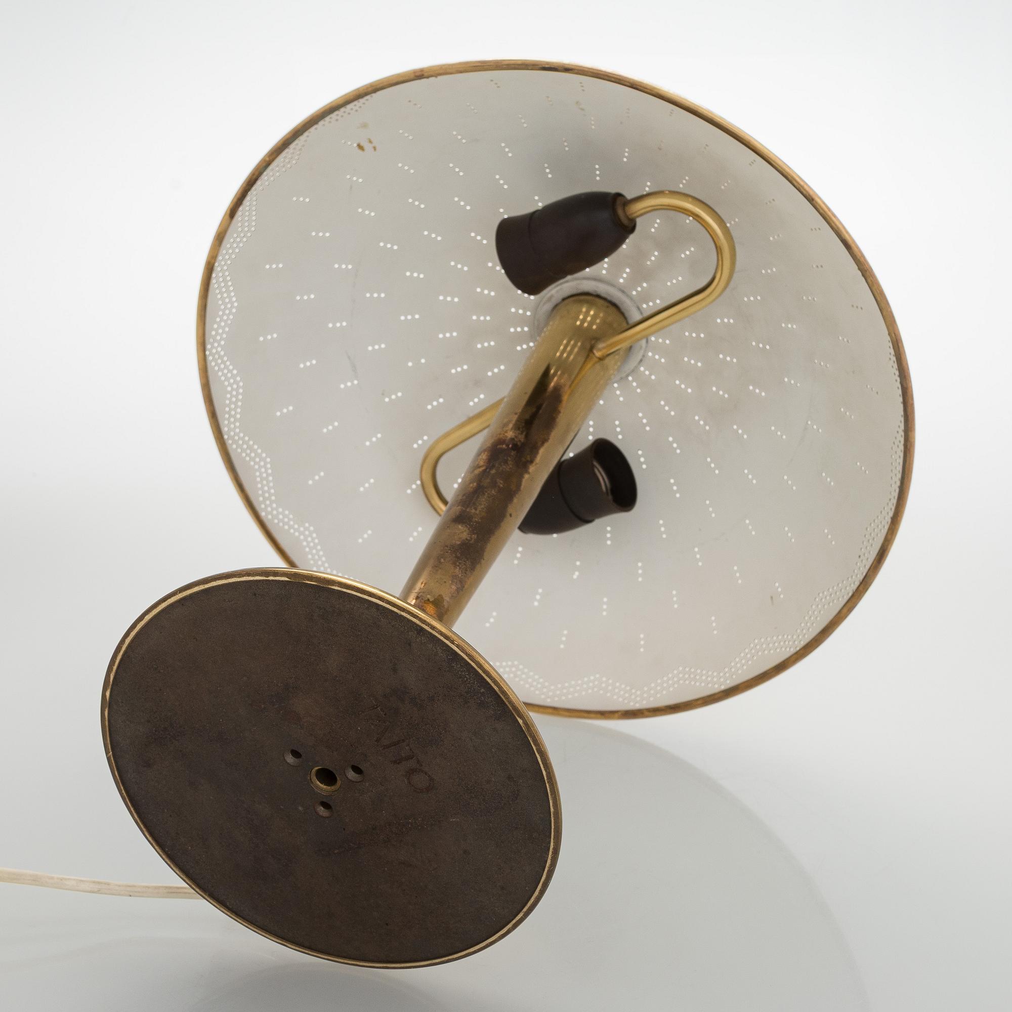 Paavo Tynell, A mid-20th century '5061' table lamp for Taito Finland.