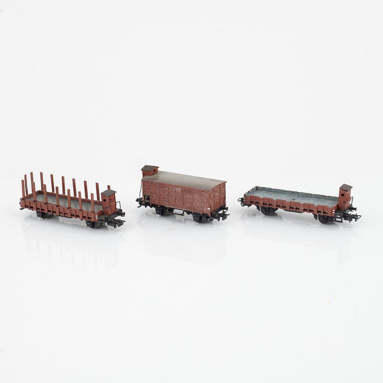 Märklin, two electric locomotives, model 3528 and 3338, and six cargo cars, gauge H0.