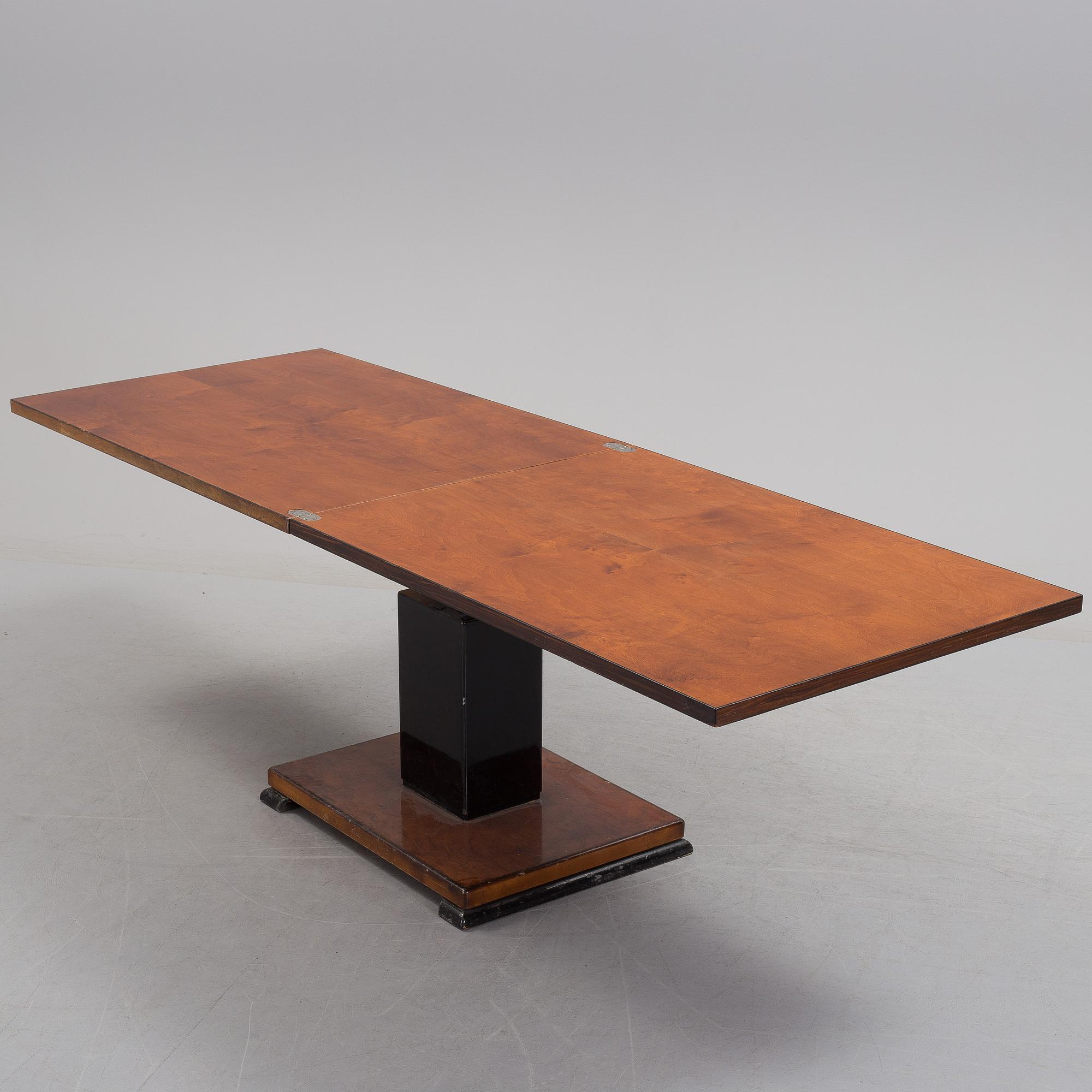 A 1930s coffee table by "Idealbordet" from Umeå.