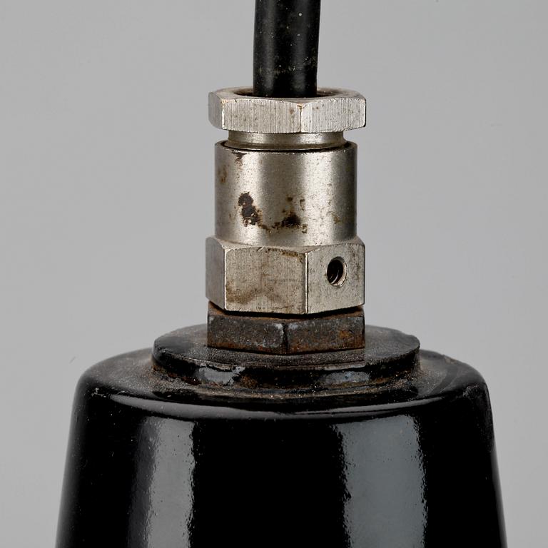 INDUSTRILAMPA, 1900-talets mitt.