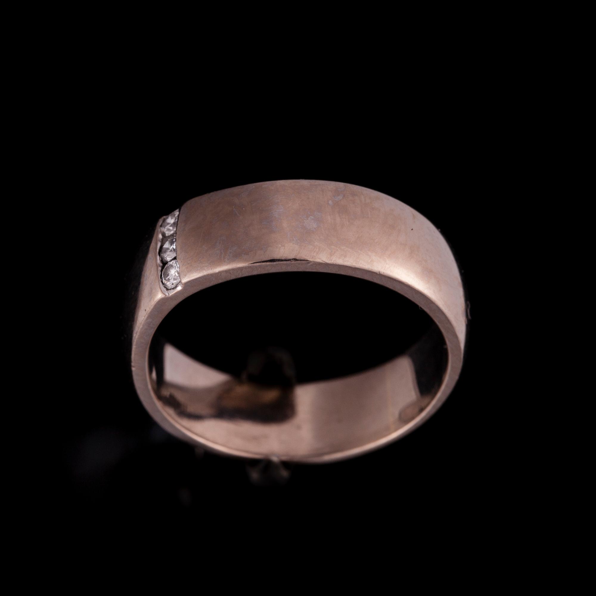 RING, vitguld 18K, 3 små diamanter, finska stämplar 2009. Vikt 6,4 g.