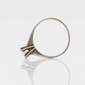 RING, 18k vitguld med briljantslipad diamant ca 0,20ct enl gravyr.