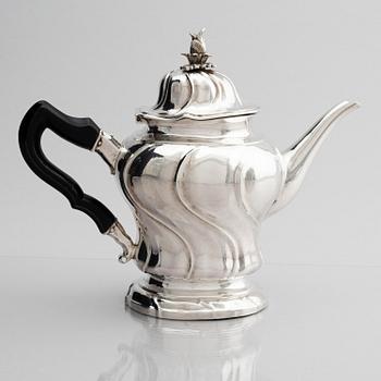 Kilian Kelson, tekanna, silver, Stockholm 1756. Rokoko.