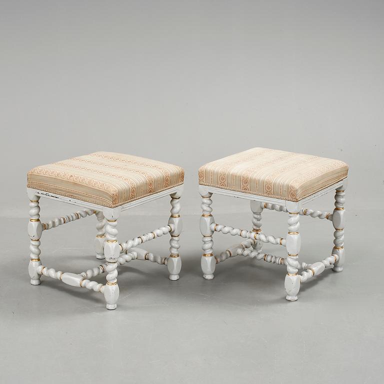 TABURETTER, ett par, barock, tidigt 1700-tal.