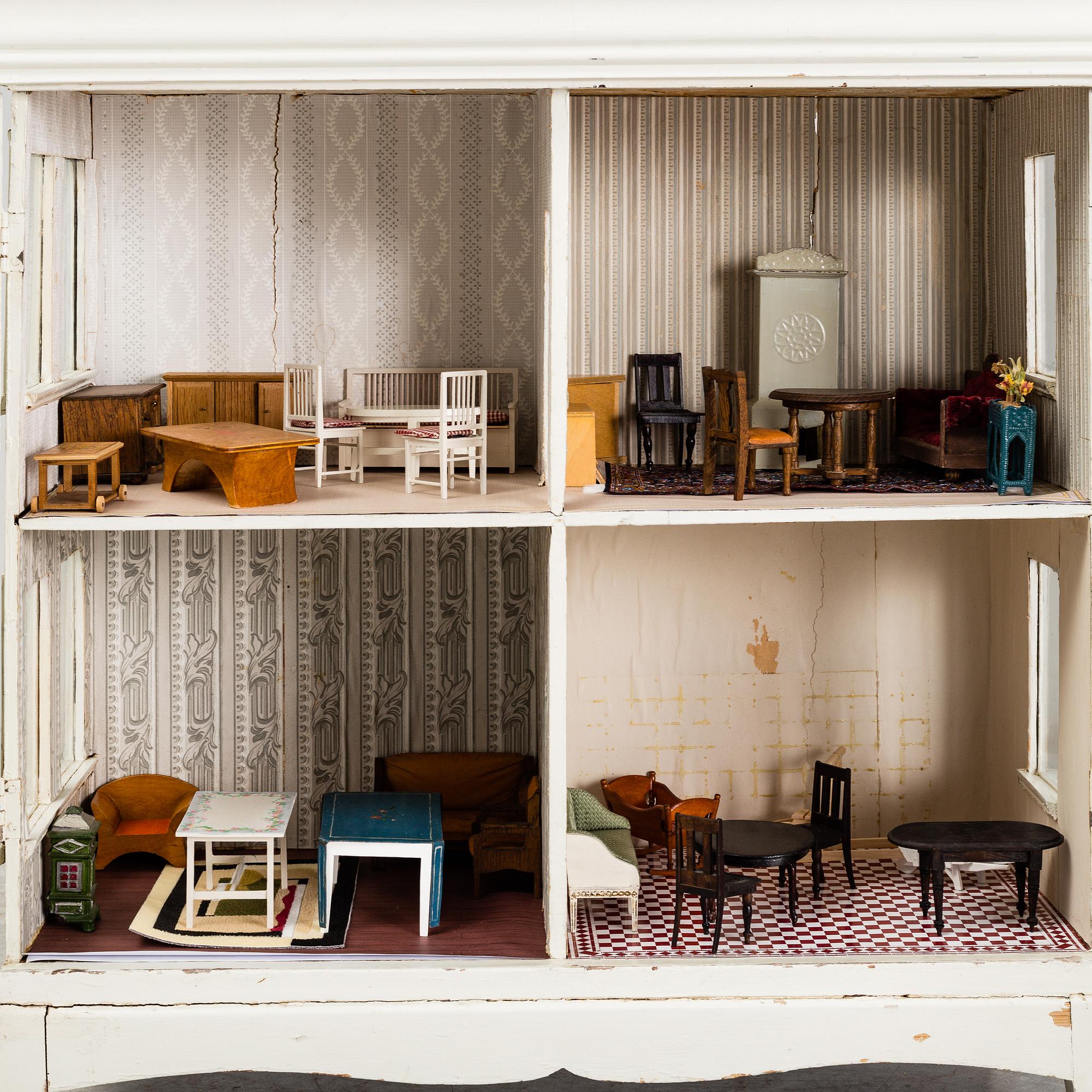 DOLL HOUSE, first half of the 20th century.