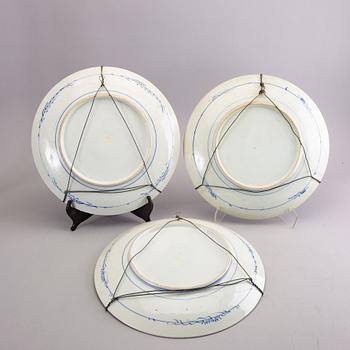 A set of three Japanese porcelain dishes, early 1900s.