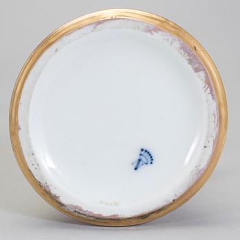 FIGURINER, 5 stycken, porslin, med neapelliknande märke. Sannolikt Italien. 1900-tal.