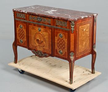 BYRÅ, gustaviansk stil, 1900-talets andra hälft.