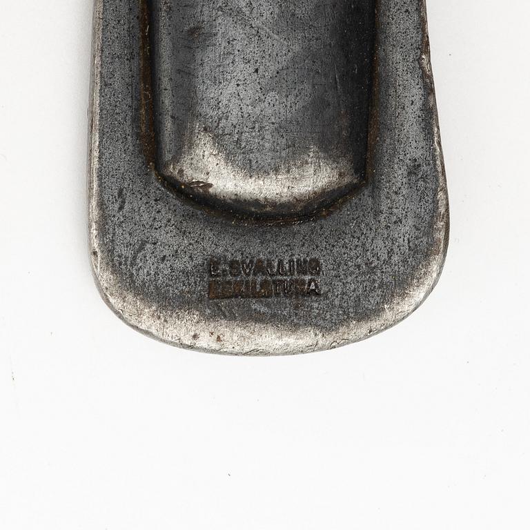 A Swedish 1893 pattern cavalry sabre, with scabbard.
