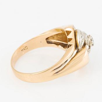 Ring, 18K guld med briljantslipade diamanter.