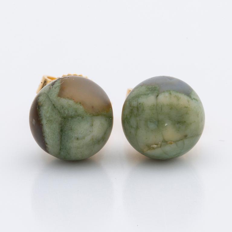 LYNGGAARD 2 rader jaspis ca 10 mm och röda stenar ca 10 mm utan lås samt örhängen 18K guld m jaspis ca 7 mm,originaletui.