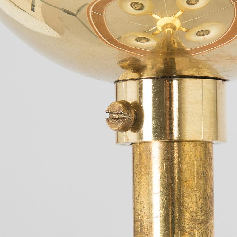 Paavo Tynell, kattovalaisin, malli 1359/4 Taito 1900-luvun puoliväli.