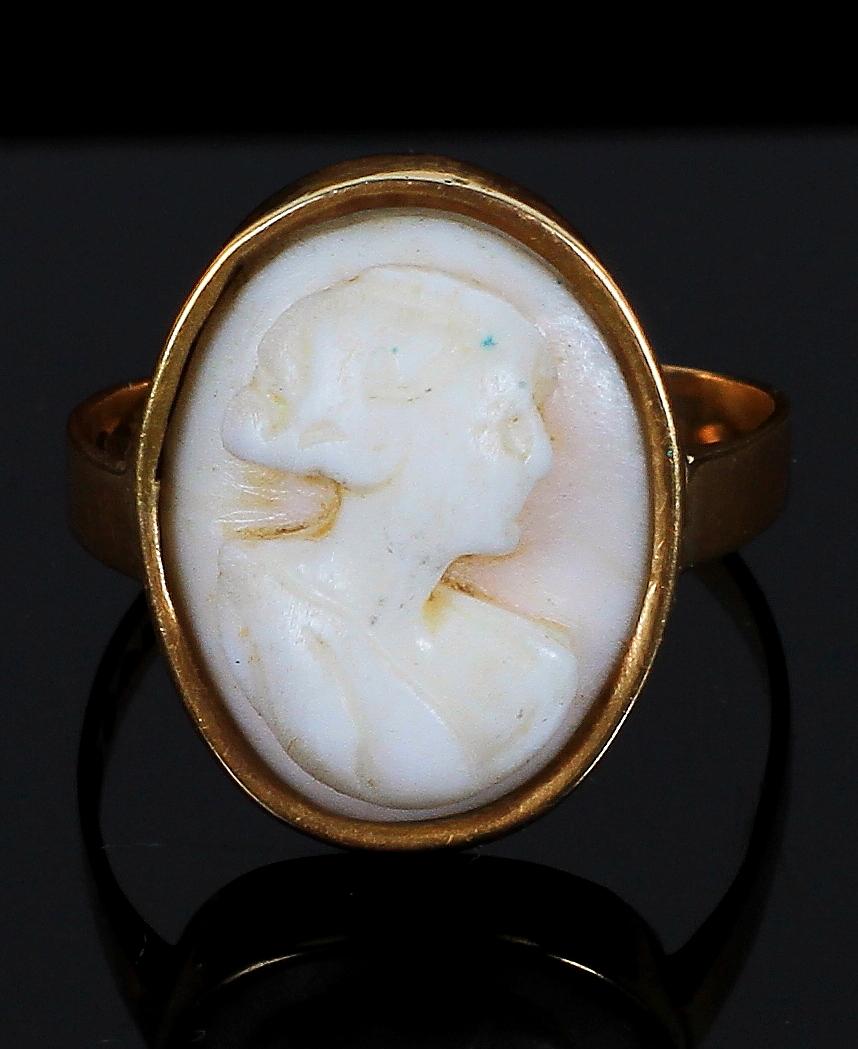 DAMARMBANDSUR SAMT RING, guld 18k.