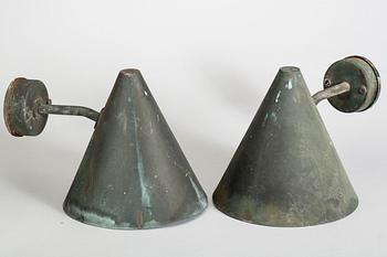 VÄGGLAMPOR, 2 st, för utomhusbruk, "Tratten", Hans Agne Jakobsson, Markaryd, 1900-talets andra hälft.