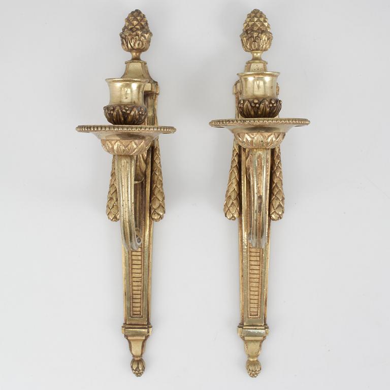 APPLIQUER, ett par, förgylld brons, Louis XVI-stil, 1900-tal.