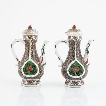 A pair of famille verte ewers and covers, 20th century.