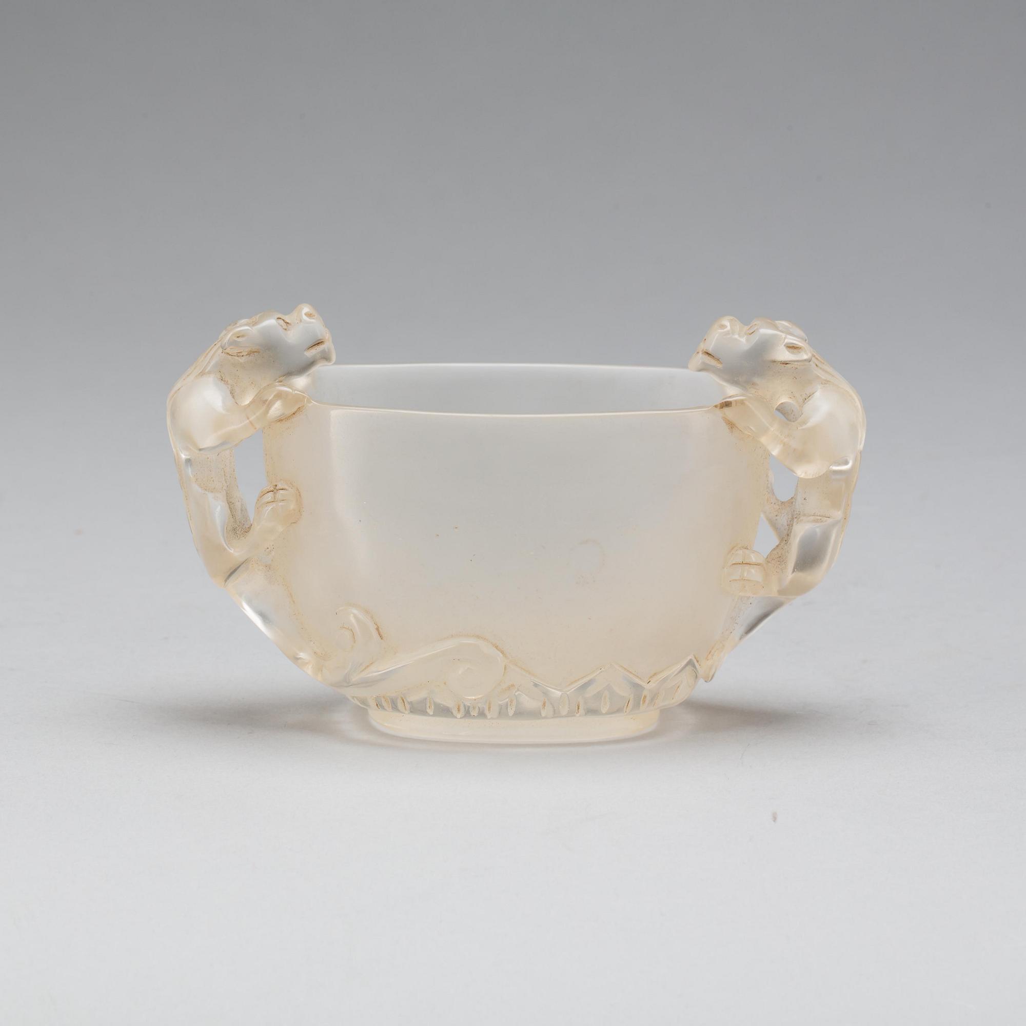 VINOFFERBÄGARE, glas, Kina, 1900-tal.