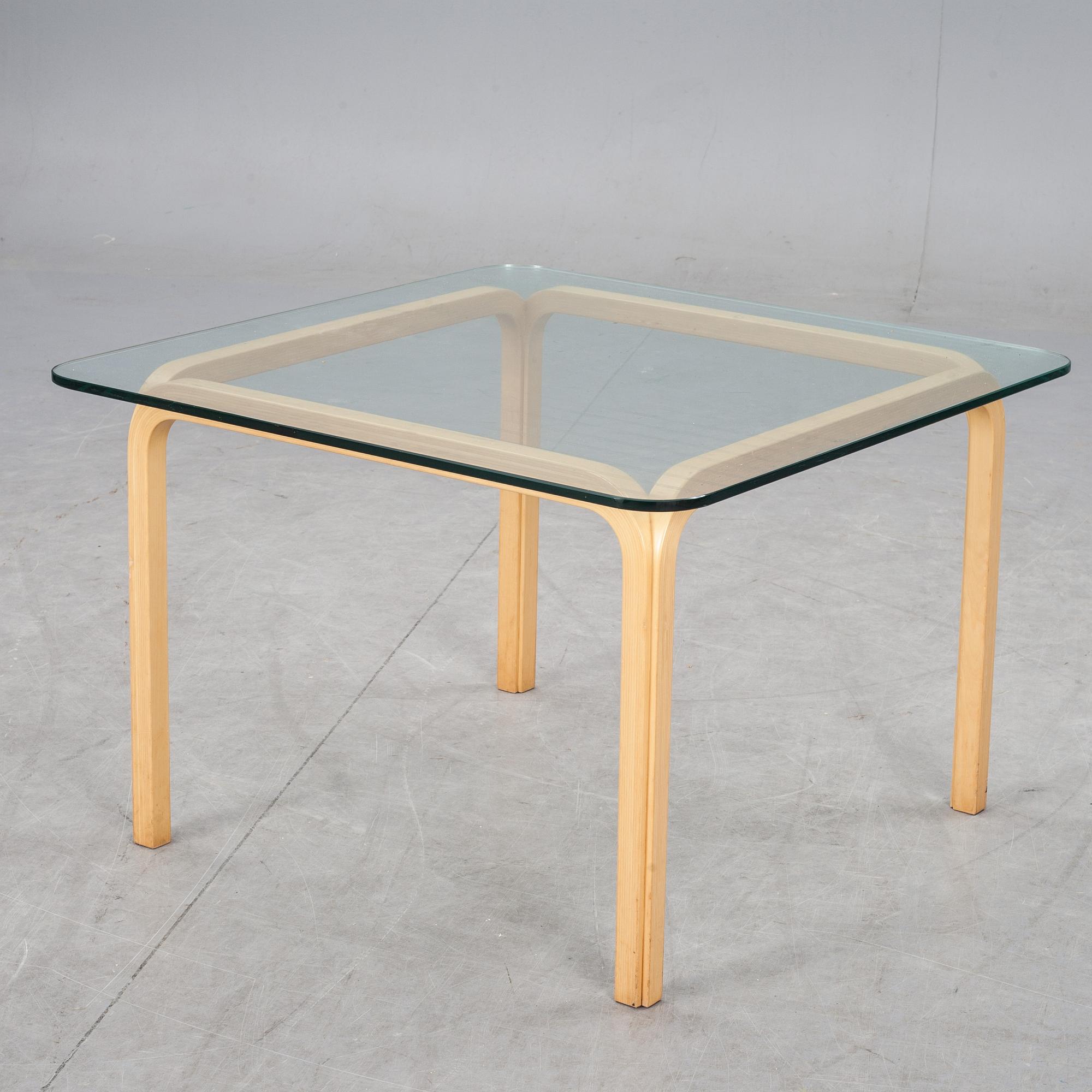 SOFFBORD, Y805C. Alvar Aalto, Artek. Modellen formgiven 1945.