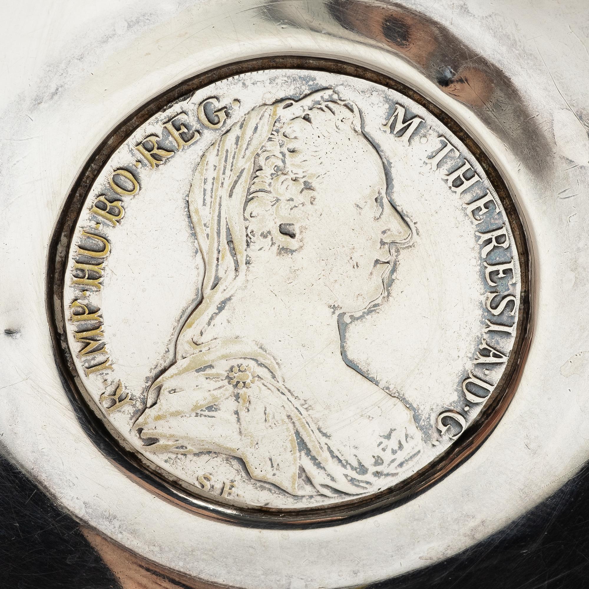 Bowl and tray, silver.