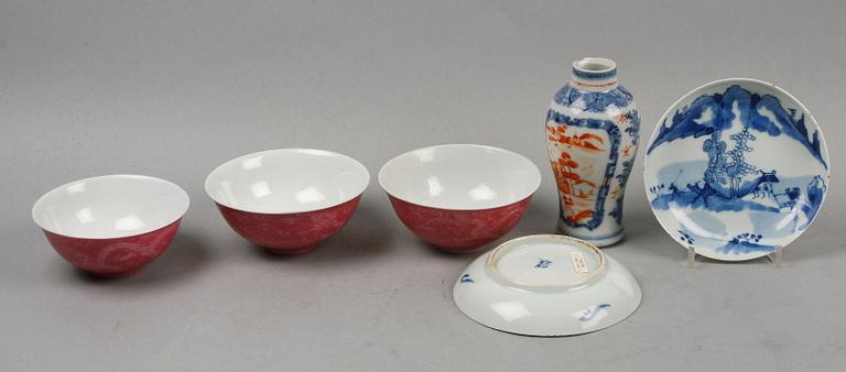 SKÅLAR, 3 st, FAT, 2 st och VAS, porslin, Kina, 1700-1900-tal.