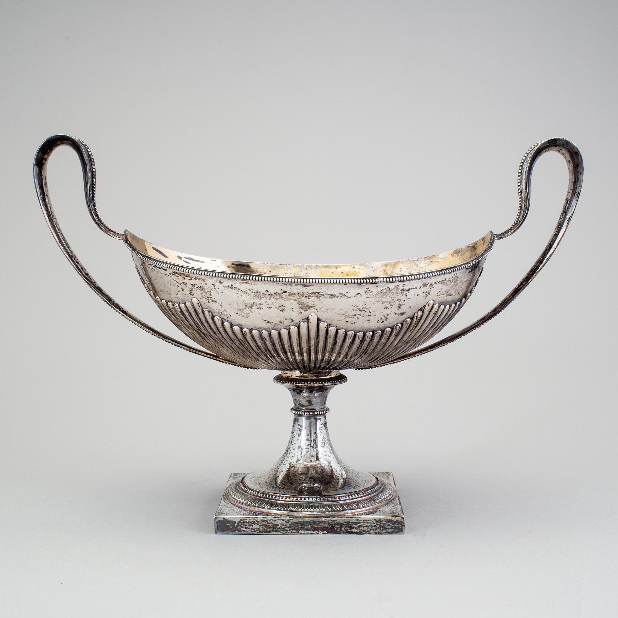 A Swedish 19th century silver bowl, mark of CG Hallberg, Stockholm 1897.