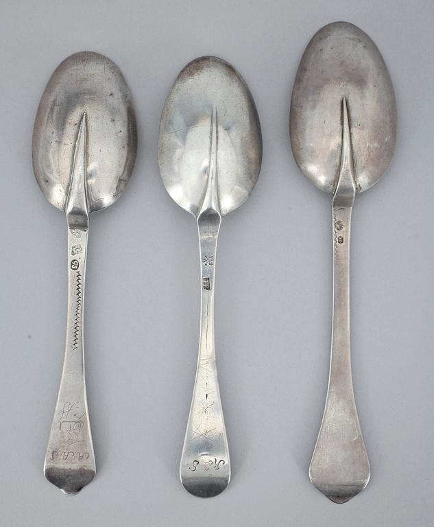SKEDAR, 3 st, silver, olika mästare, Sverige 1700-tal. Bla Gustaf Stafhell, Stockholm 1773 och Arboga. Vikt 137 gr.
