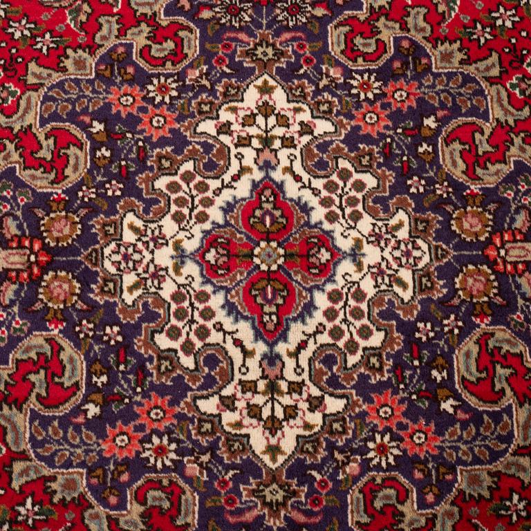 A carpet, Täbris, ca 340 x 247 cm.