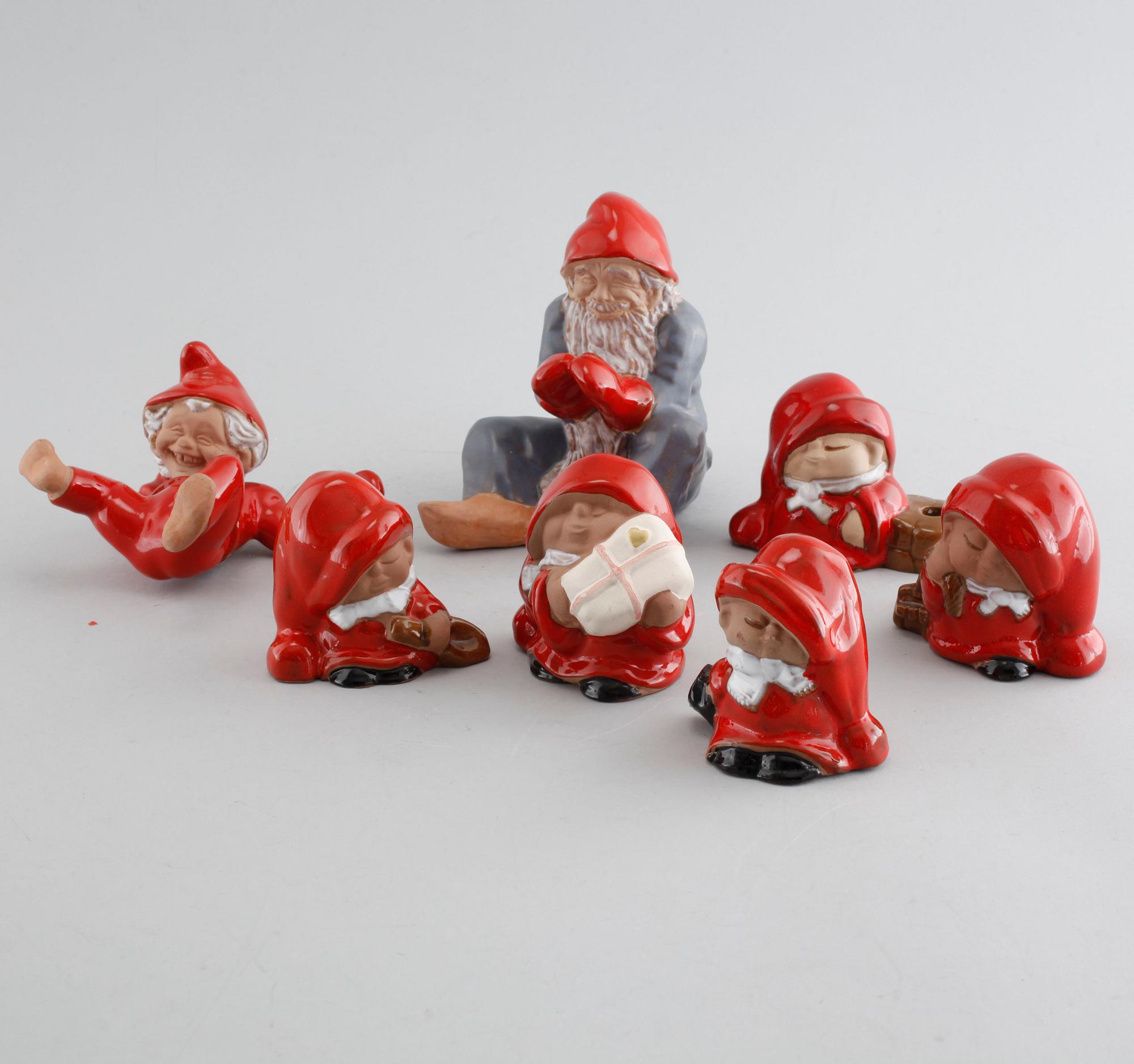 FIGURINER, 9 st, lergods, Ewa Jarenskog, Jie, Gantofta, omkring år 2000.