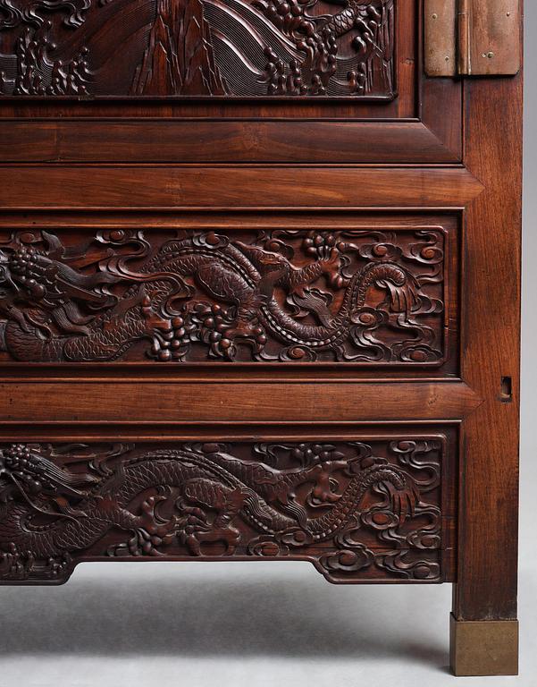A large Imperial Hongmu compound cabinet, Qingdynasty, 19th century.